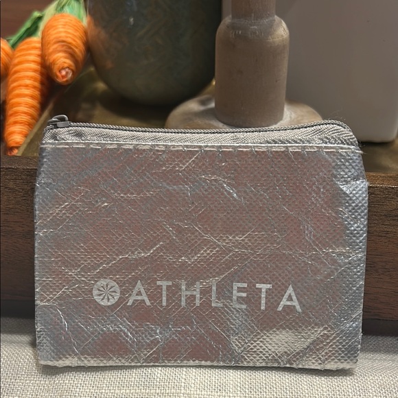 💥2/$10 
Athleta Silver small zipper coin Pouch - Picture 1 of 1